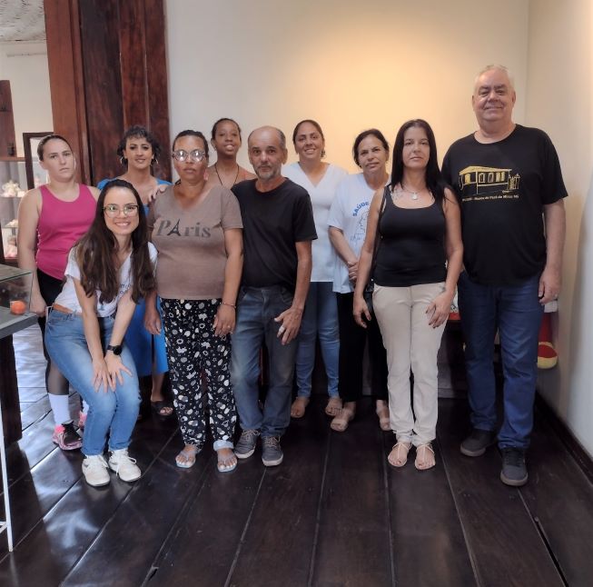 api-modulos/fotos/img/galeria_cat_culturais_490/490/13462/VISITA GUIADA POR ALAÉRCIO DELFINO, CAPS II, RESPONSÁVEL WINNIE, À ESQUERDA, 10.10.2025 (11).jpg